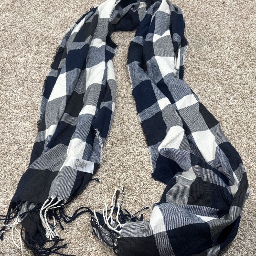 ⭐️2/$10 - Checkered Black Blue and White Scarf